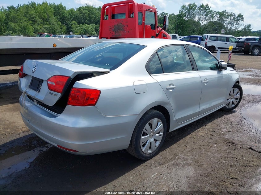 2013 VOLKSWAGEN JETTA 2.5L SE - 3VWDP7AJ6DM374285