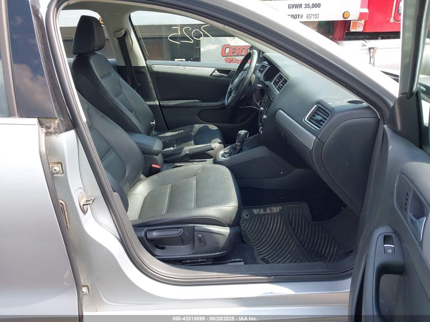 2013 VOLKSWAGEN JETTA 2.5L SE - 3VWDP7AJ6DM374285