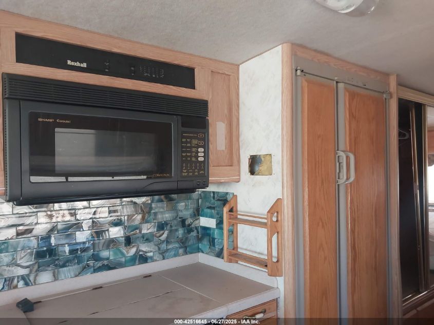 1999 Ford F550 Super Duty Stripped Chass VIN: 3FCMF53S3XKA16261 Lot: 42516645