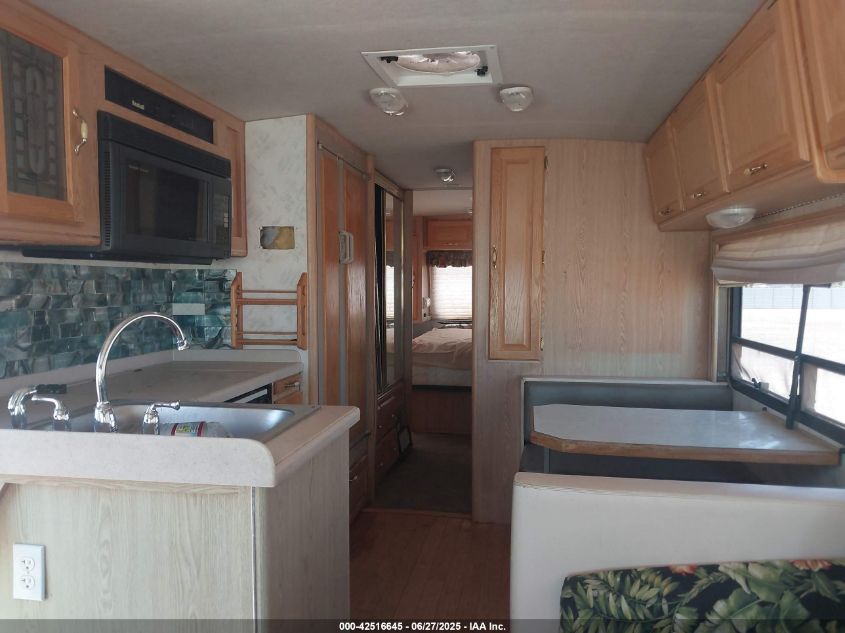 1999 Ford F550 Super Duty Stripped Chass VIN: 3FCMF53S3XKA16261 Lot: 42516645