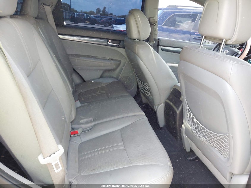 2011 KIA SORENTO VIN: 5XYKW4A24BG172804