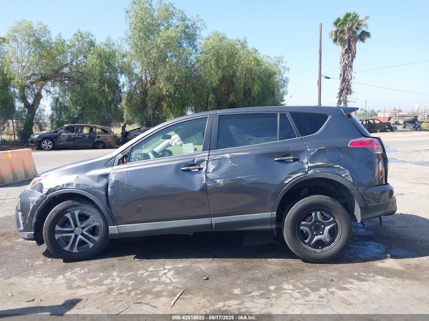 VIN JTMZFREV6JJ158417 2018 TOYOTA RAV4 LE