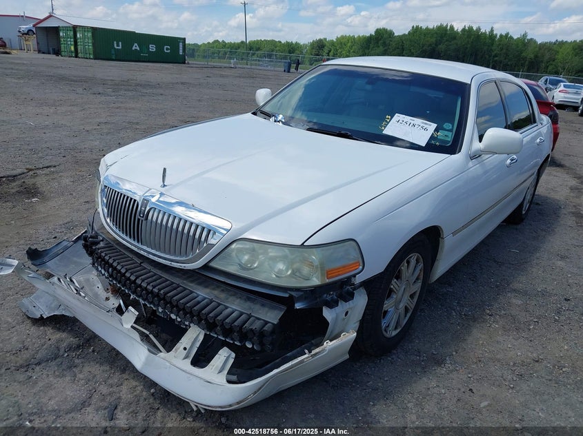 2009 LINCOLN TOWN CAR VIN: 2LNHM82V19X635866