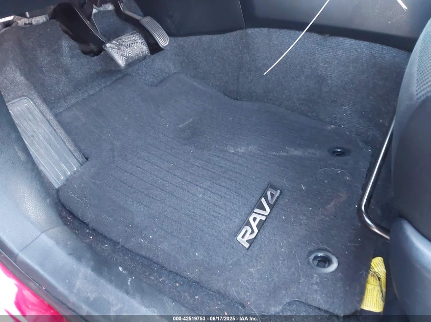 2017 TOYOTA RAV4 LE - JTMZFREV7HJ102495