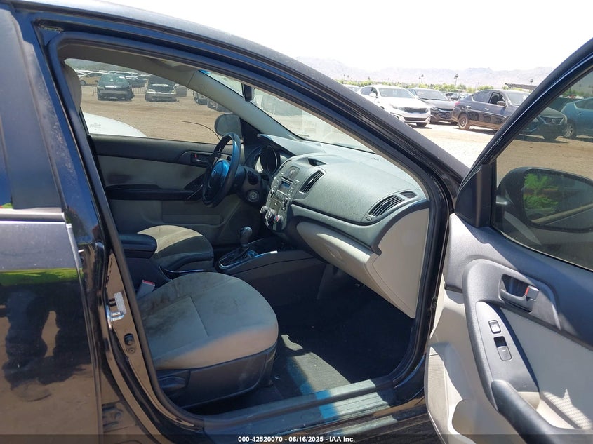 2011 KIA FORTE VIN: KNAFU4A28B5454294