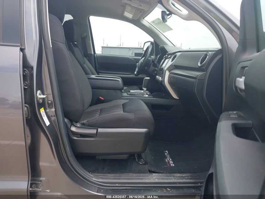 2019 TOYOTA TUNDRA SR5 5.7L V8 - 5TFUW5F15KX807976