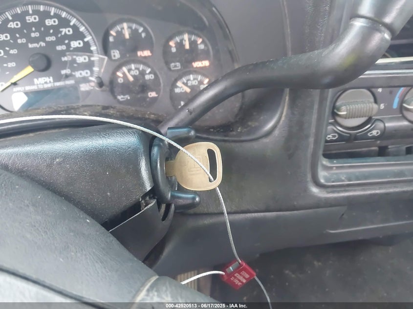 2000 Chevrolet Silverado 1500 Ls VIN: 2GCEC19T8Y1115638 Lot: 42520513