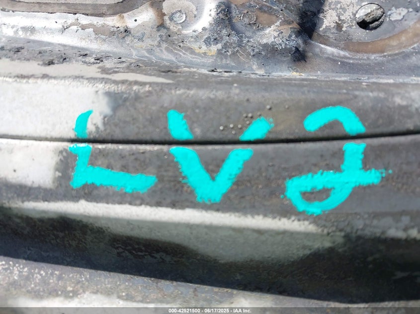 VIN JTMRWRFV2ND139754 2022 TOYOTA RAV4 HYBRID XLE