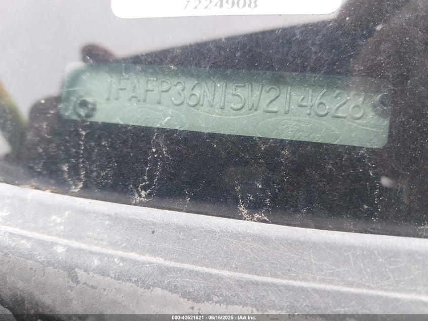 1FAFP36N115W21462 2001 FORD FOCUS photo no. 16