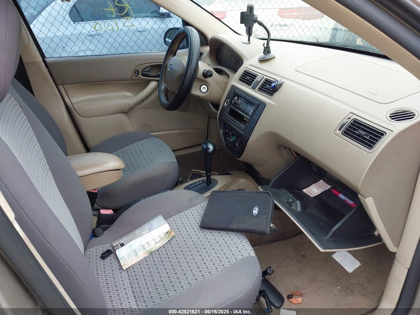 1FAFP36N115W21462 2001 FORD FOCUS photo no. 5
