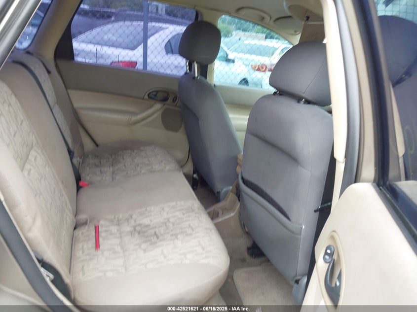1FAFP36N115W21462 2001 FORD FOCUS photo no. 8