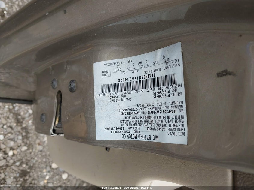 1FAFP36N115W21462 2001 FORD FOCUS photo no. 9