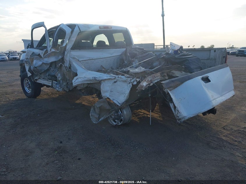 2003 Chevrolet Silverado 2500Hd white truck gasoline 1GCHC29UX3E370617 photo #4