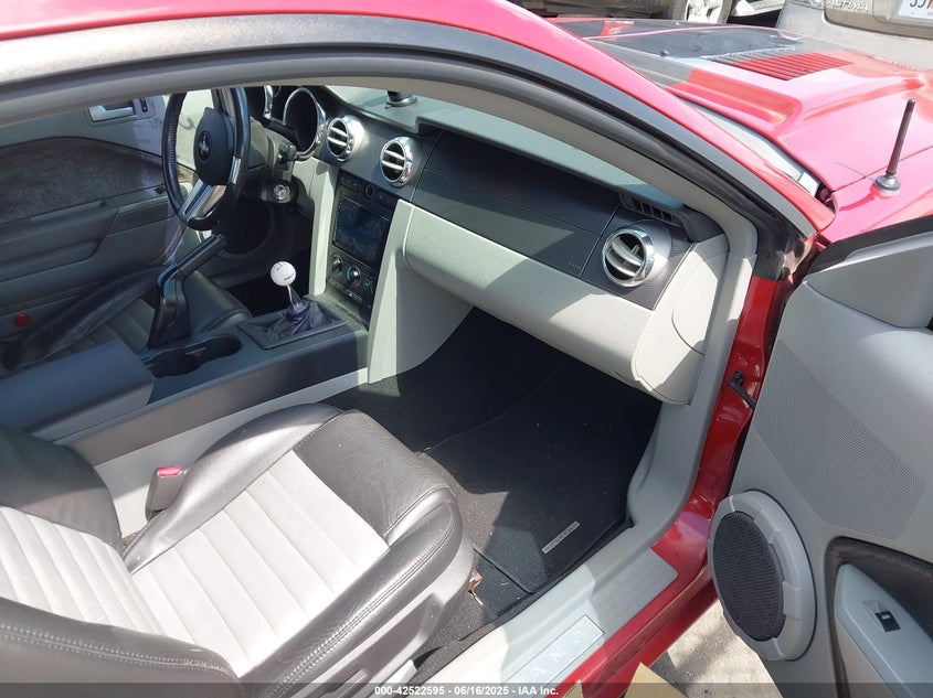 2008 FORD MUSTANG VIN: 1ZVHT82H885111628