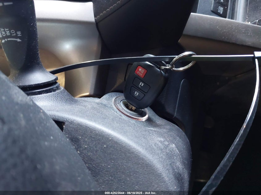 2015 TOYOTA RAV4 XLE - 2T3RFREV7FW321309