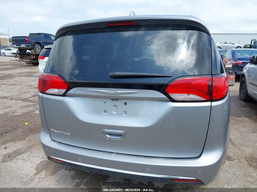 2017 Chrysler Pacifica Touring-L VIN: 2C4RC1BG1HR551439 Lot: 42524621