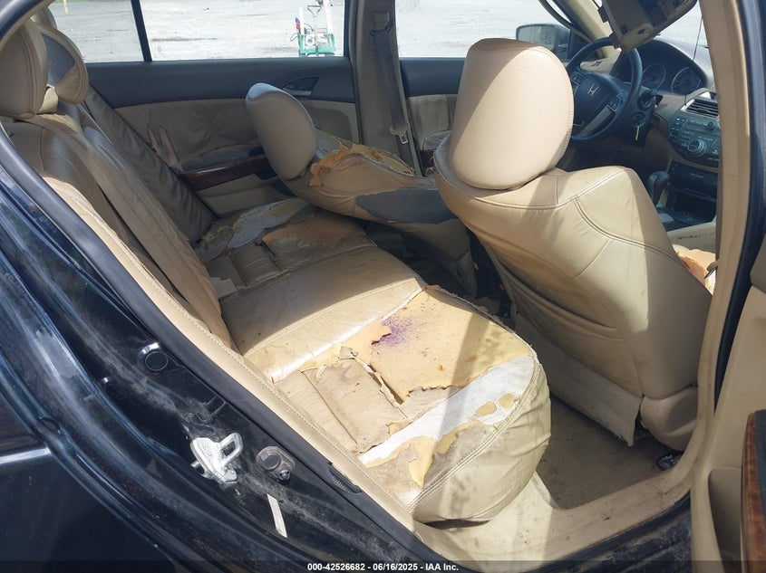 2008 HONDA ACCORD VIN: 1HGCP26828A008271