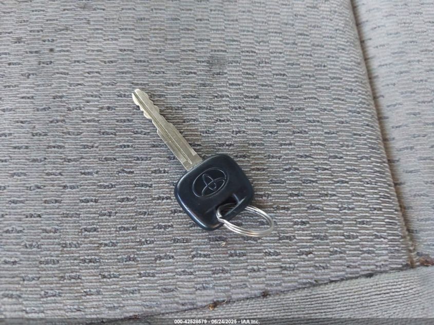 2002 Toyota Camry Le VIN: 4T1BE32K72U593101 Lot: 42528579