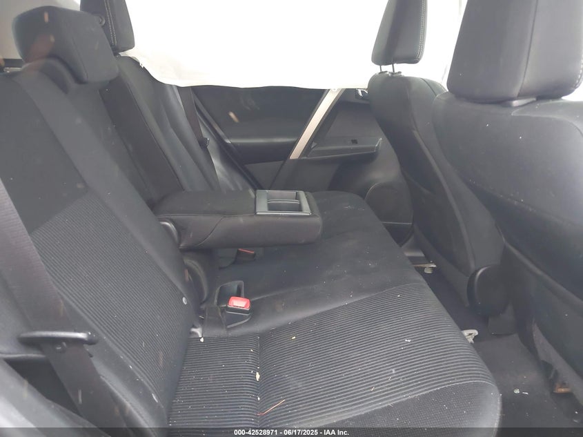 2015 TOYOTA RAV4 XLE - 2T3WFREV7FW136051