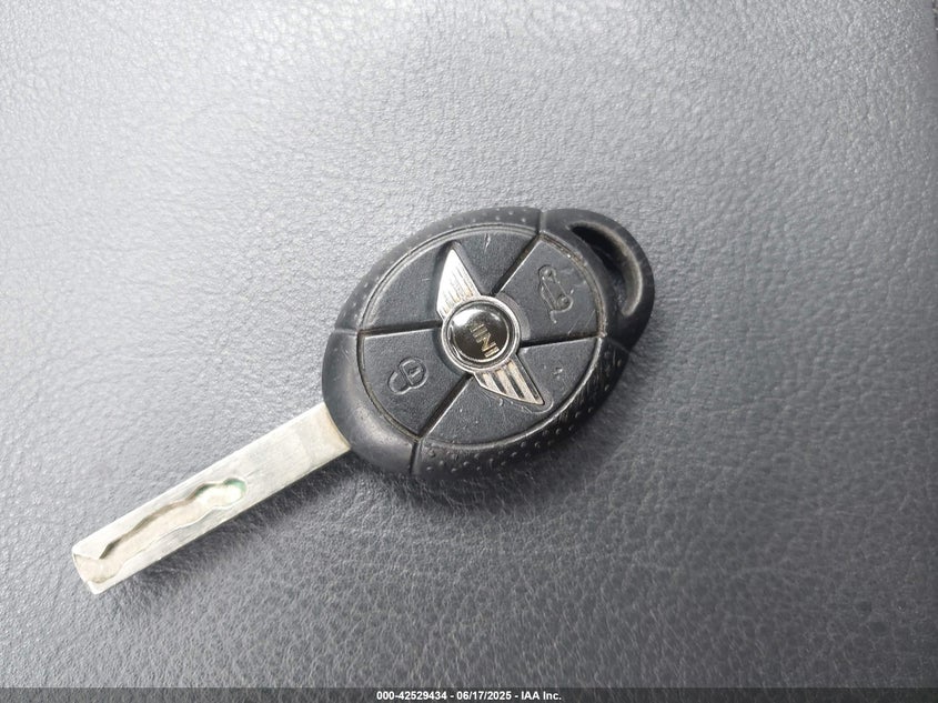 2006 Mini Cooper S VIN: WMWRH33516TL93102 Lot: 42529434