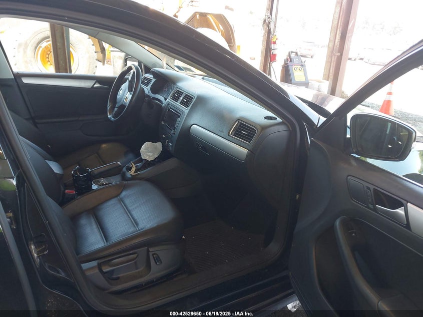 2014 VOLKSWAGEN JETTA 1.8T SE - 3VWD17AJ7EM399621