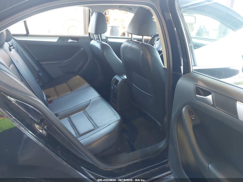 2014 VOLKSWAGEN JETTA 1.8T SE - 3VWD17AJ7EM399621