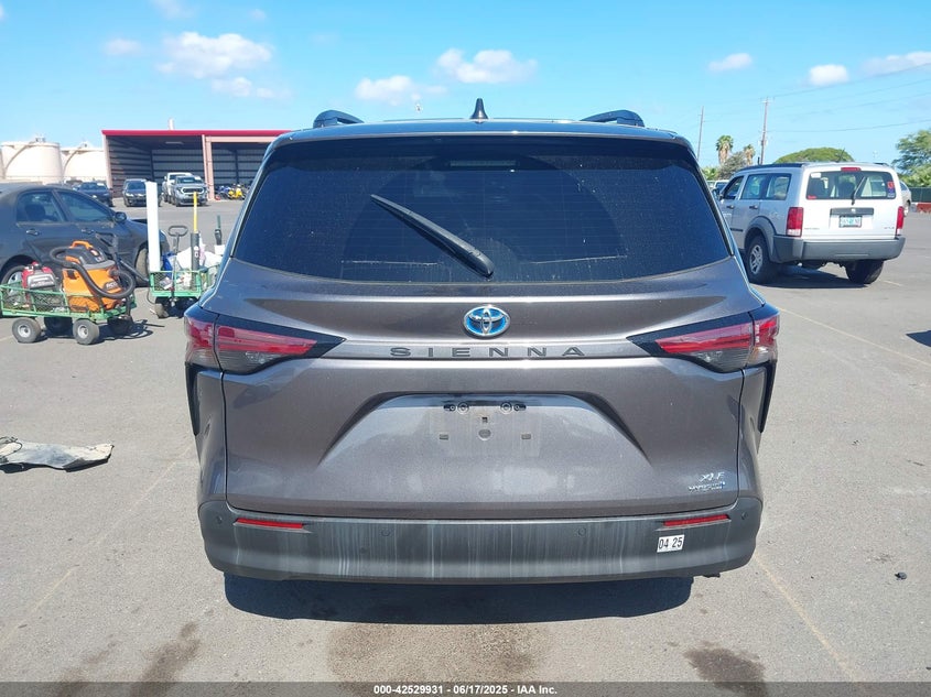 TOYOTA SIENNA - zdjęcie 17