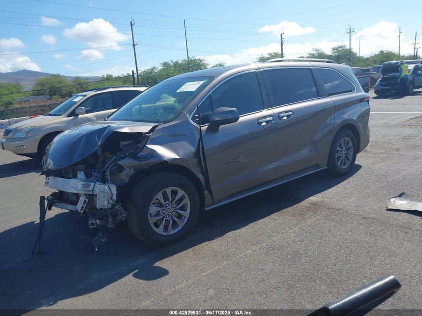 TOYOTA SIENNA - zdjęcie 2