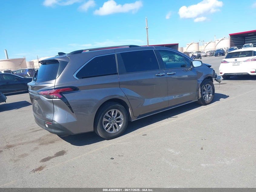TOYOTA SIENNA - zdjęcie 4