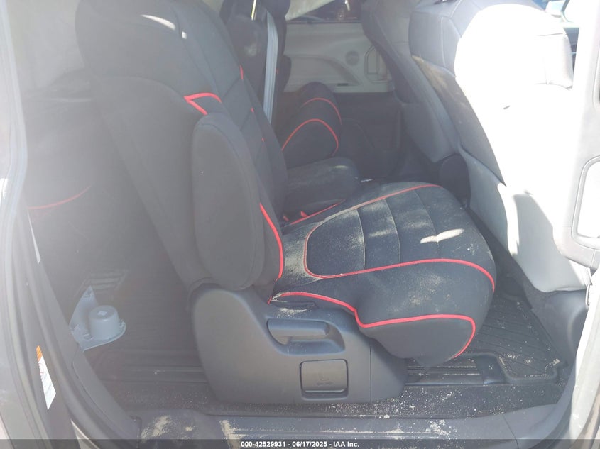 TOYOTA SIENNA - zdjęcie 8