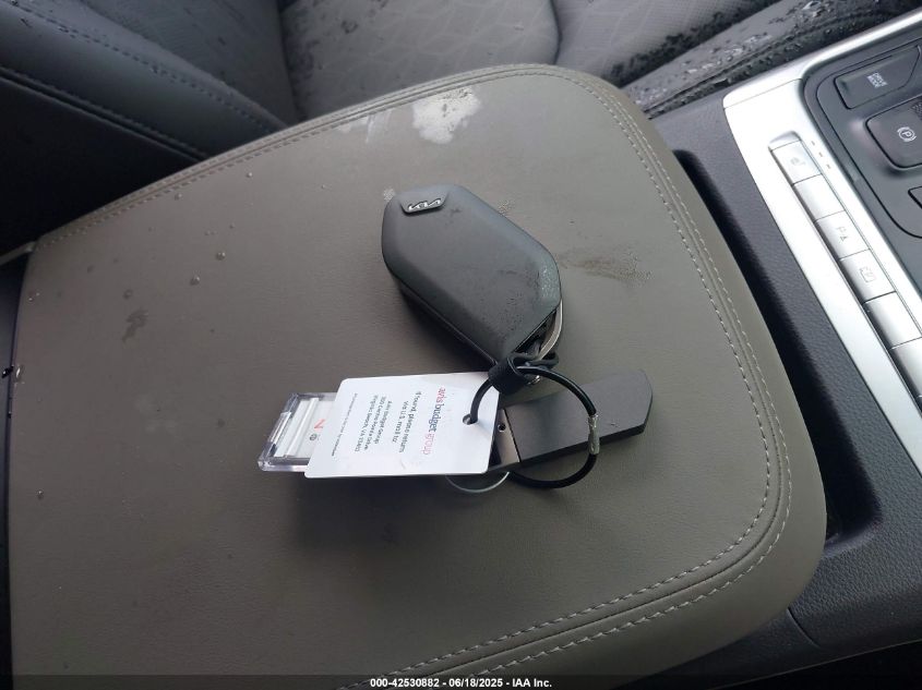 2025 Kia Carnival - KNDNB5K33S6524084