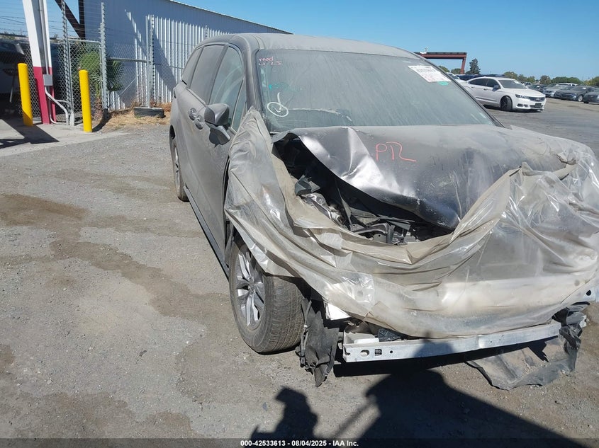 Vin: 5tdkrkec6ps157598, lot: 43026421, toyota sienna le 2023 img_1