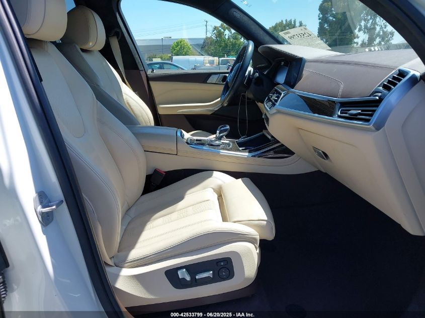 2019 BMW X7 - 5UXCW2C53KL084457