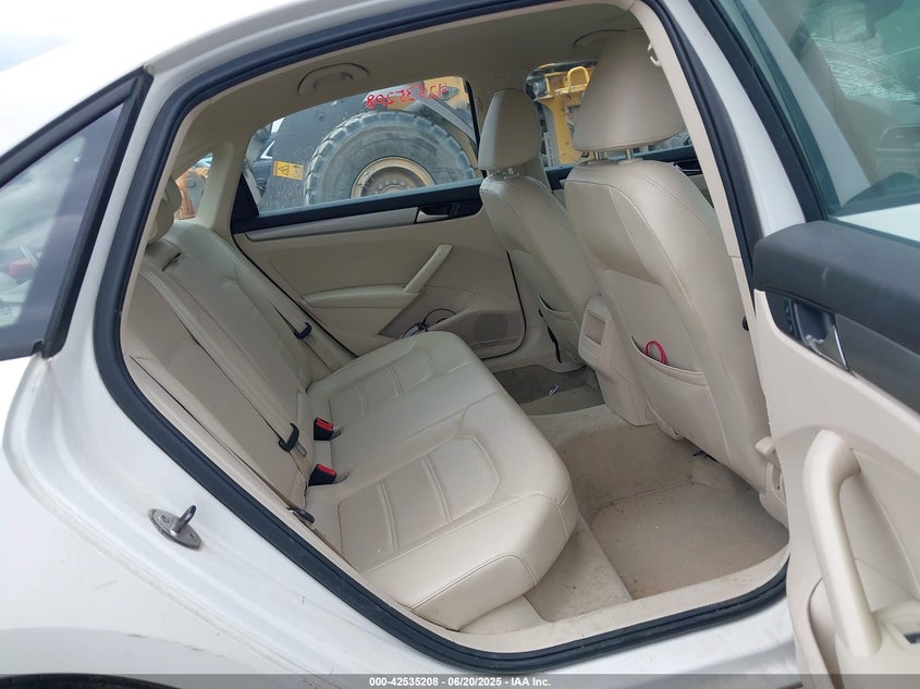 2014 VOLKSWAGEN PASSAT 2.5L WOLFSBURG EDITION - 1VWAP7A33EC008114
