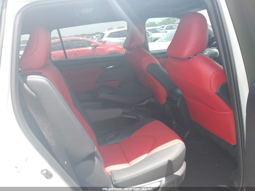 2025 TOYOTA HIGHLANDER 2.4L I-4 DI, DOHC, V(VIN: 5TDKDRBH2SS583000