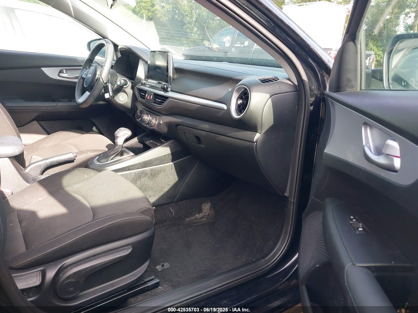 VIN 3KPF24ADXRE726613 2024 KIA FORTE LXS