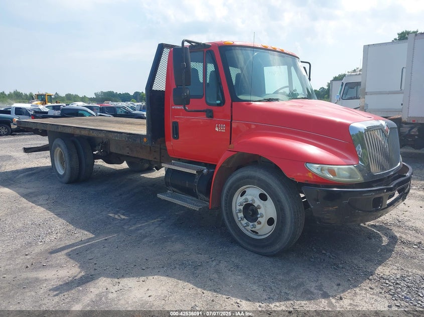 2002 INTERNATIONAL 4000 4300