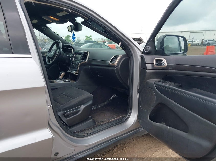 VIN 1C4RJFAG4HC835192 2017 JEEP GRAND CHEROKEE LAREDO 4X4