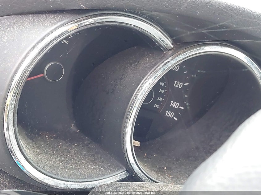 2011 KIA SORENTO VIN: 5XYKT3A17BG067099