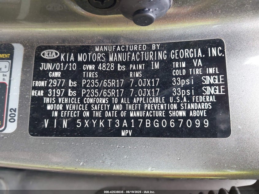 2011 KIA SORENTO VIN: 5XYKT3A17BG067099