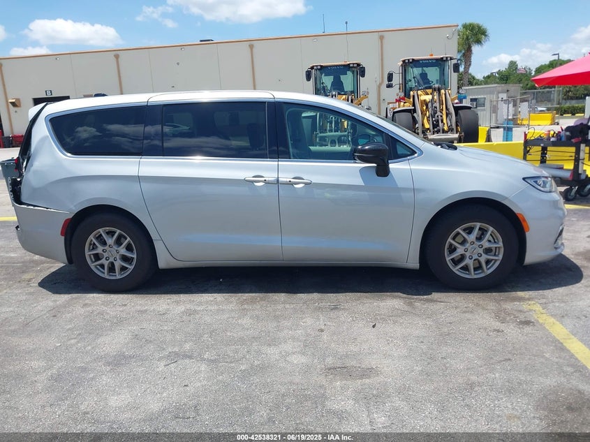 2024 Chrysler Pacifica Touring L VIN: 2C4RC1BG4RR125729 Lot: 42538321