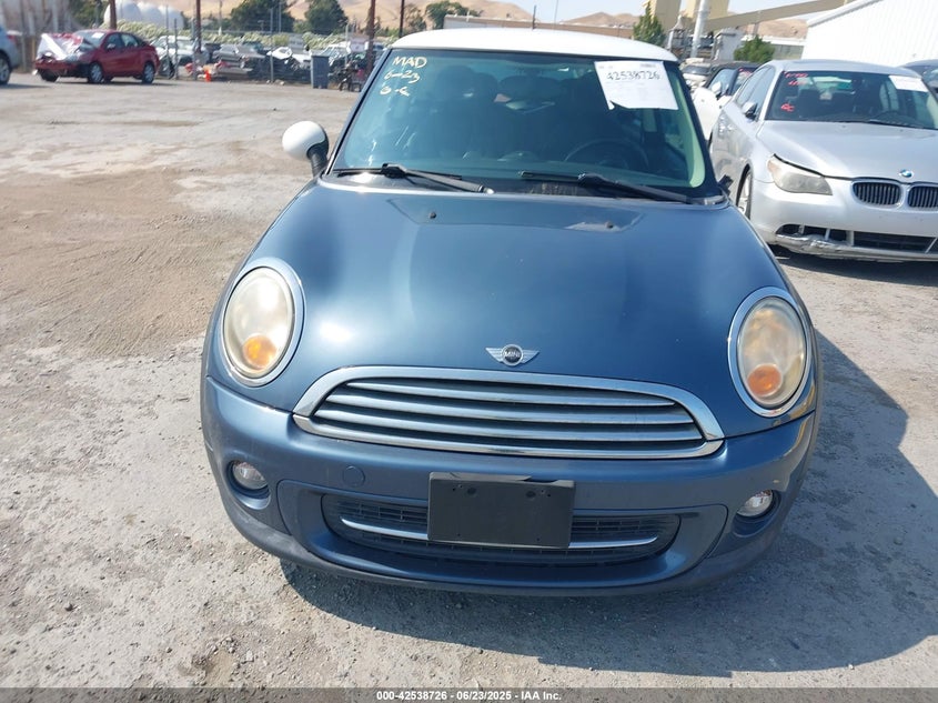 2011 MINI COOPER VIN: WMWSU3C52BT091518