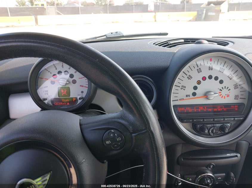 2011 MINI COOPER VIN: WMWSU3C52BT091518