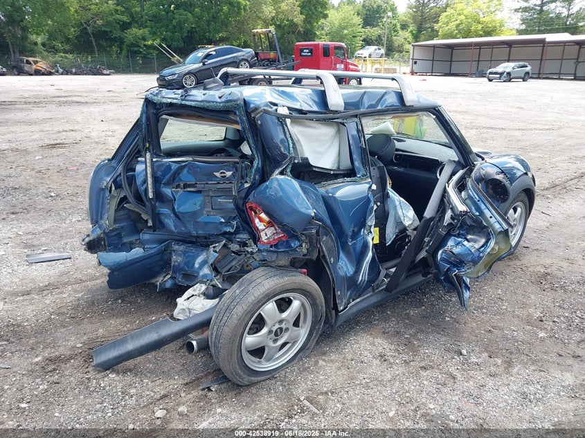 2009 MINI COOPER VIN: WMWMF33509TU74290