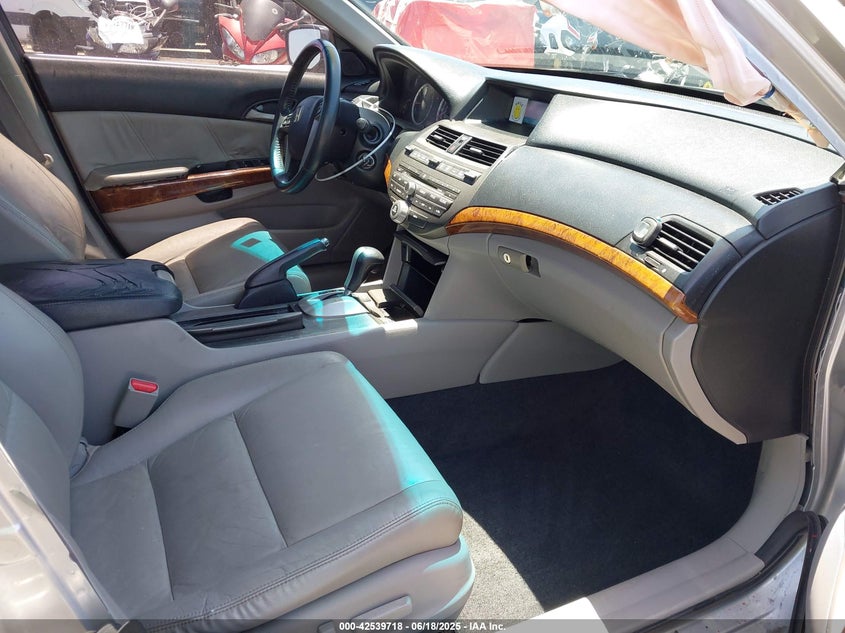 2011 HONDA ACCORD VIN: 1HGCP3F85BA016300