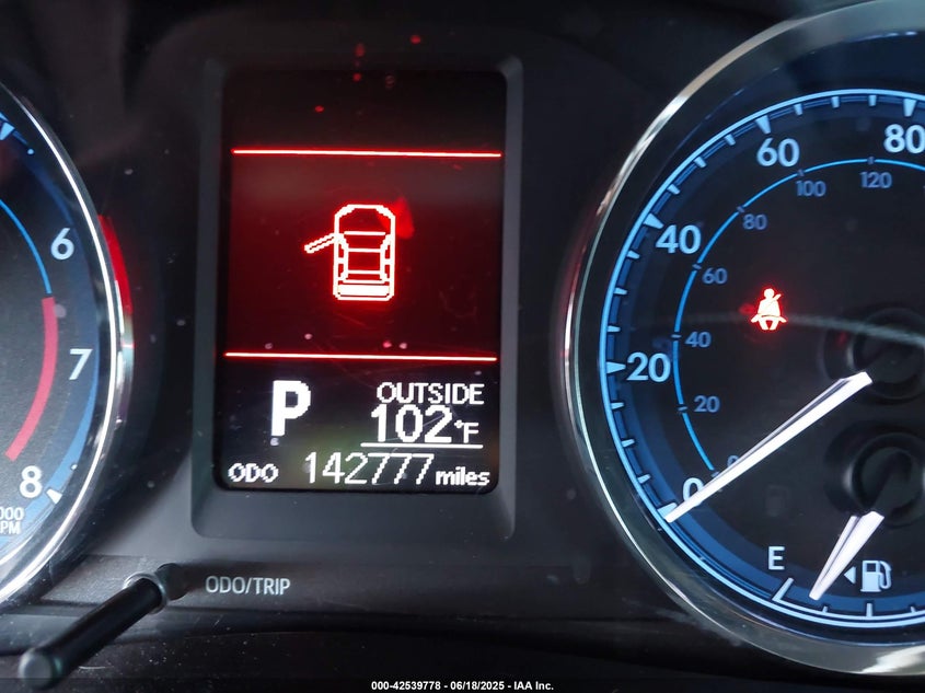 2018 TOYOTA COROLLA LE - 2T1BURHEXJC079072