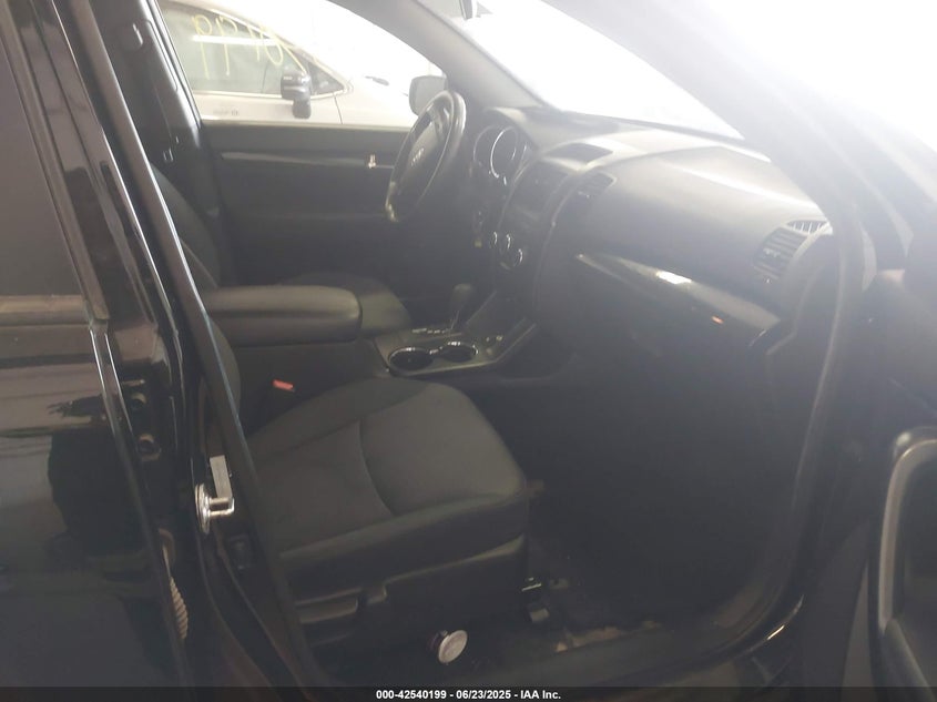 2013 KIA SORENTO VIN: 5XYKT4A24DG364087