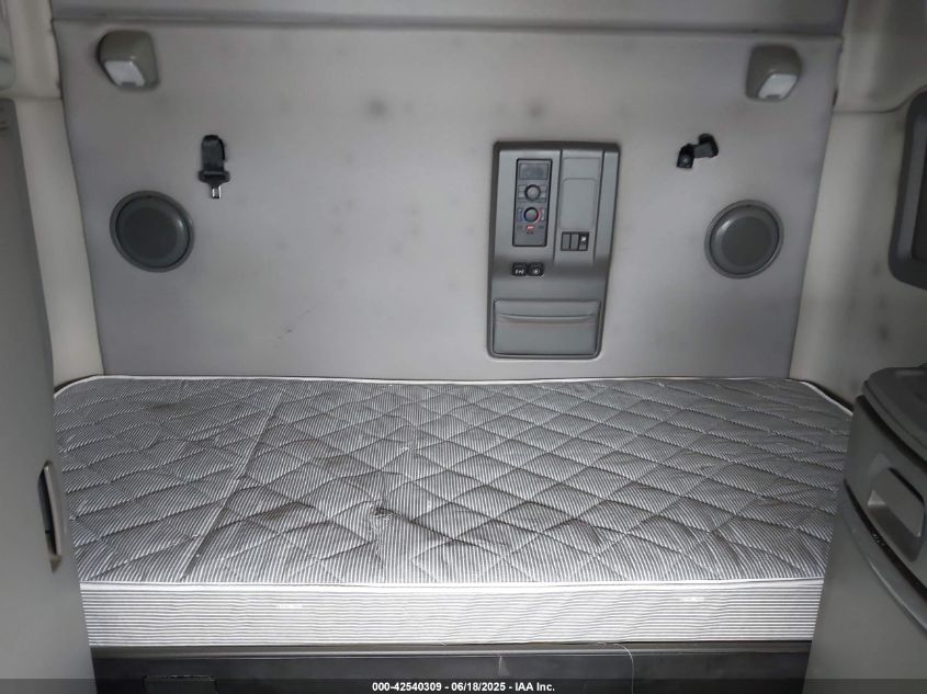 2022 Volvo VNL - 4V4NC9EHXNN605495