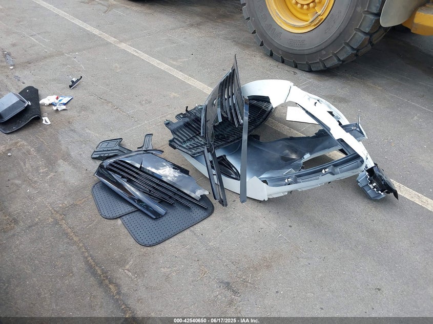 2018 TOYOTA COROLLA LE - 5YFBURHE2JP830200