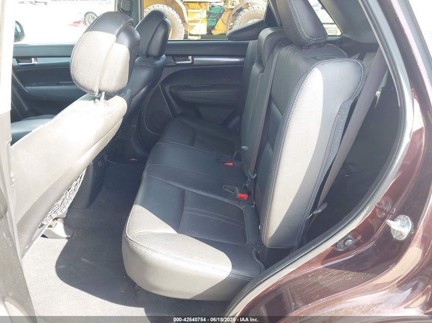 2011 KIA SORENTO VIN: 5XYKW4A29BG128099